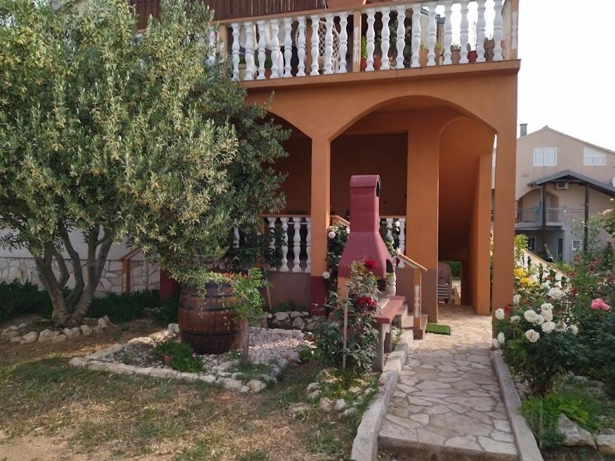 Apartment In Nin With Terrace, Air Conditioning, Wi-Fi Exterior photo