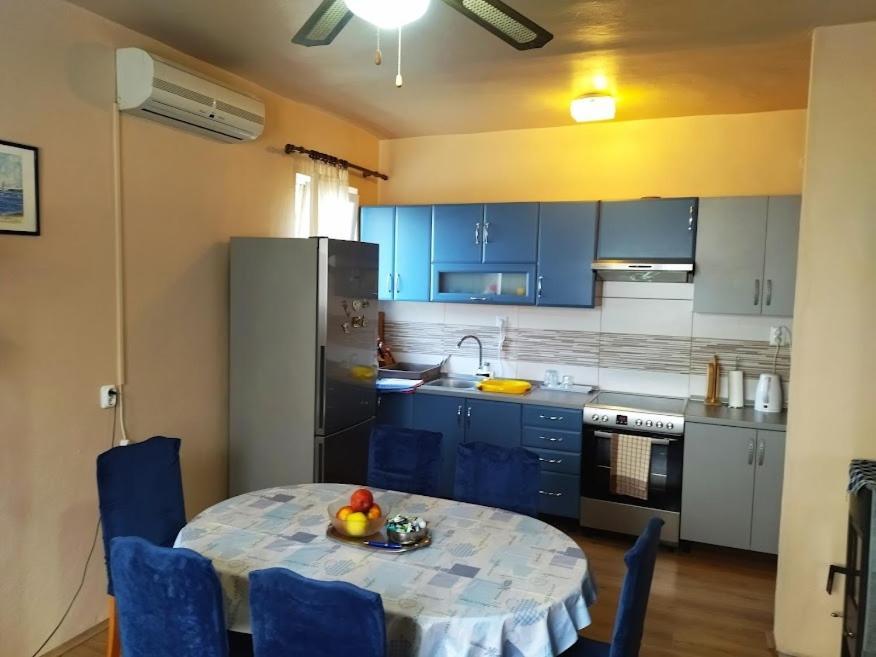 Apartment In Nin With Terrace, Air Conditioning, Wi-Fi Exterior photo